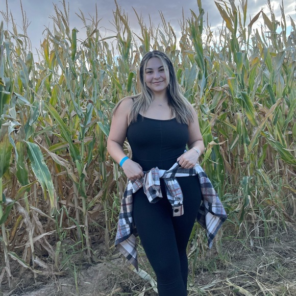 Meet your Posher, Clarissa - Picture 2 of 3